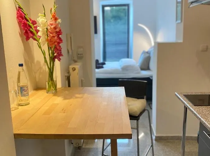 Stilvolles, Neues Mit Balkon In Im 1ten Obergeschoss Apartment *