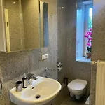 Stilvolles, Neues Mit Balkon In Im 1ten Obergeschoss Apartamento