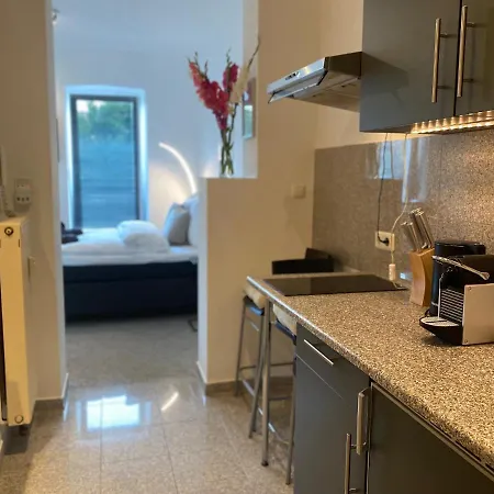 Stilvolles, Neues Mit Balkon In Im 1ten Obergeschoss Appartement