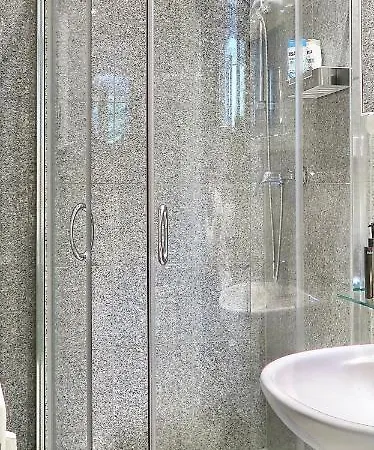 Stilvolles, Neues Mit Balkon In Im 1ten Obergeschoss *