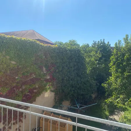 Stilvolles, Neues Mit Balkon In *