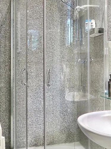 Stilvolles, Neues Mit Balkon In Im 1ten Obergeschoss *