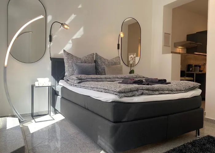 Appartement Stilvolles, Neues Mit Balkon In Im 1ten Obergeschoss *