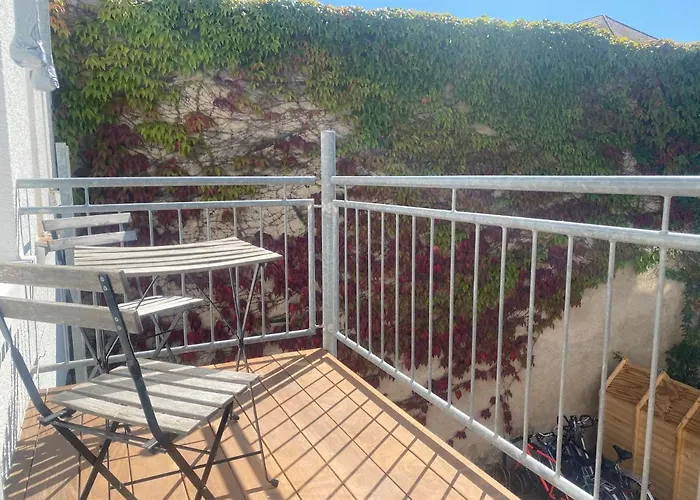 Appartement Stilvolles, Neues Mit Balkon In Im 1ten Obergeschoss